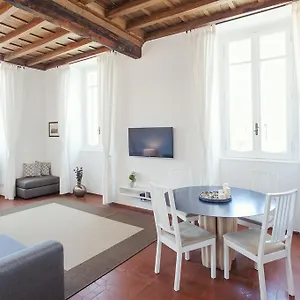Lungaretta3 , Roma Italia